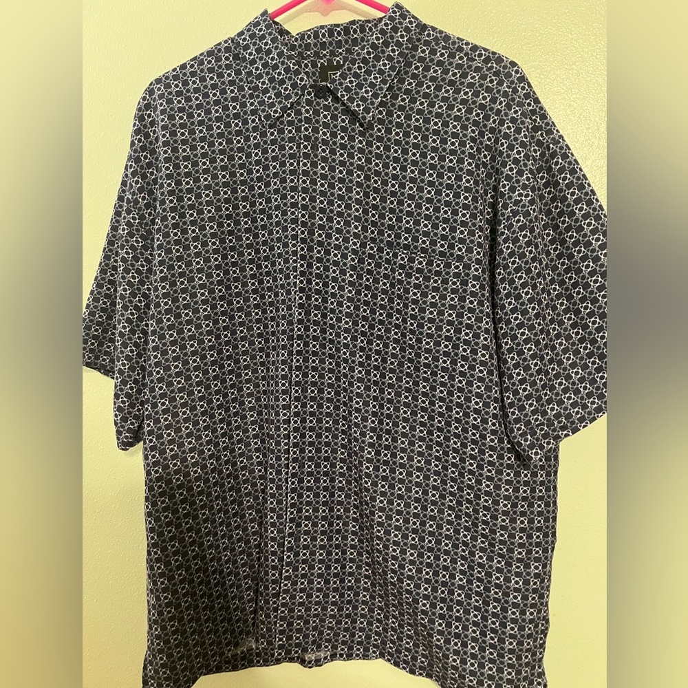 Haggar men's short sleeve shirt. Navy blue. Size L.